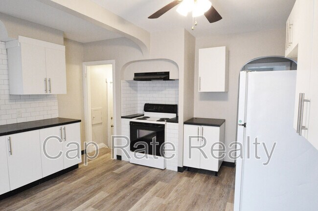 Building Photo - 1366 Duxberry Ave