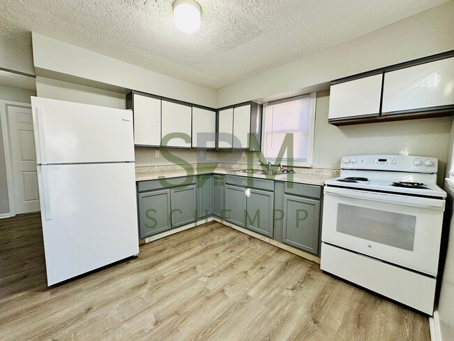 Building Photo - 2 bedroom home in South Louisville now available!