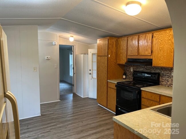 Building Photo - 138 Sutton Ct