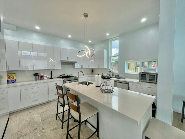 Foto del edificio - 87-1450 Farrington Highway, Unit Ocean side