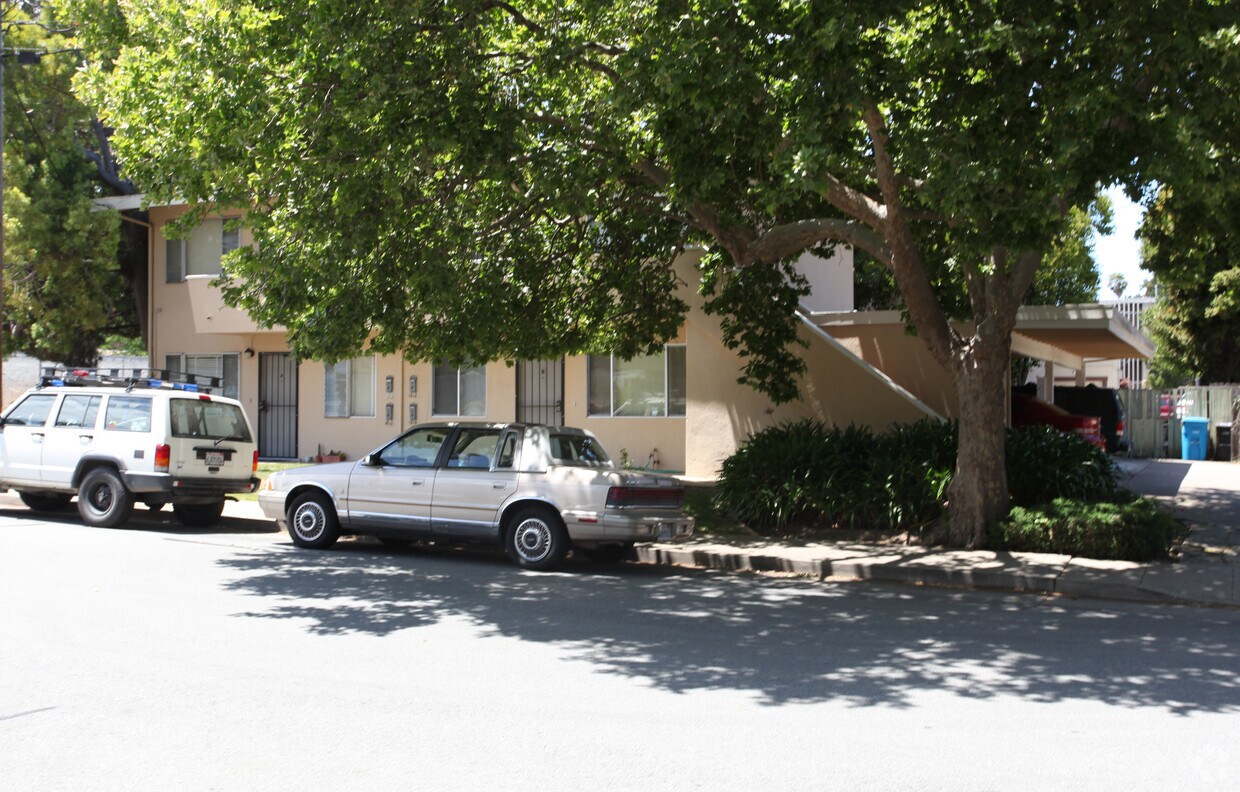 Building Photo - 3 41st Ave