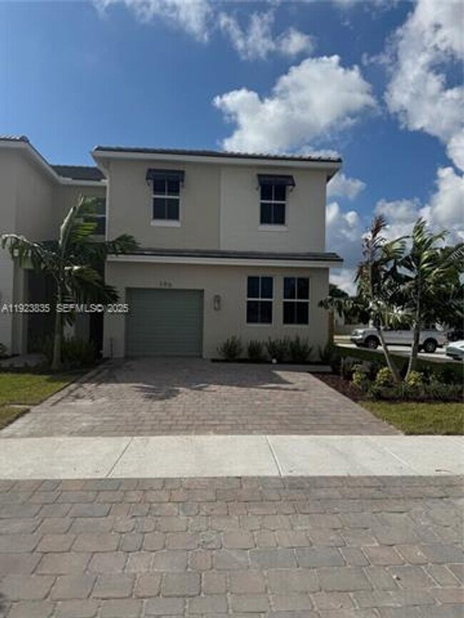 Building Photo - 196 NE 13th Ave