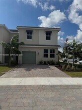 Building Photo - 196 NE 13th Ave