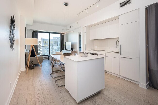 Building Photo - 955 Rue Lucien-L'Allier