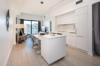 Building Photo - 955 Rue Lucien-L'Allier