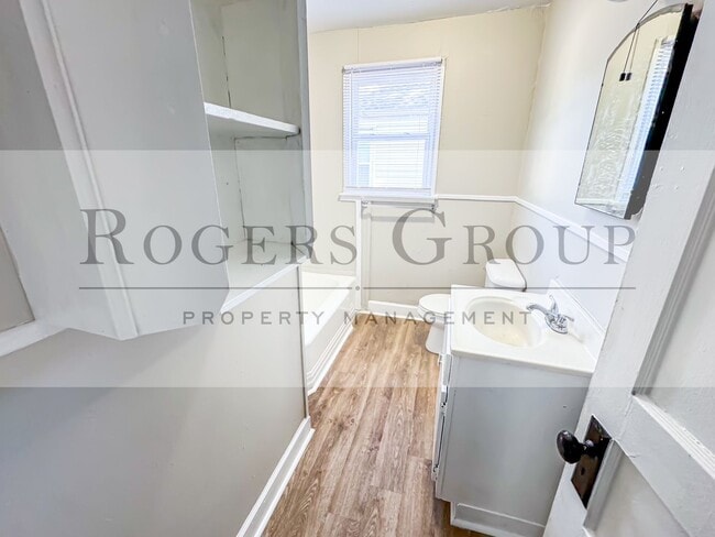 Building Photo - 516 N Clark St