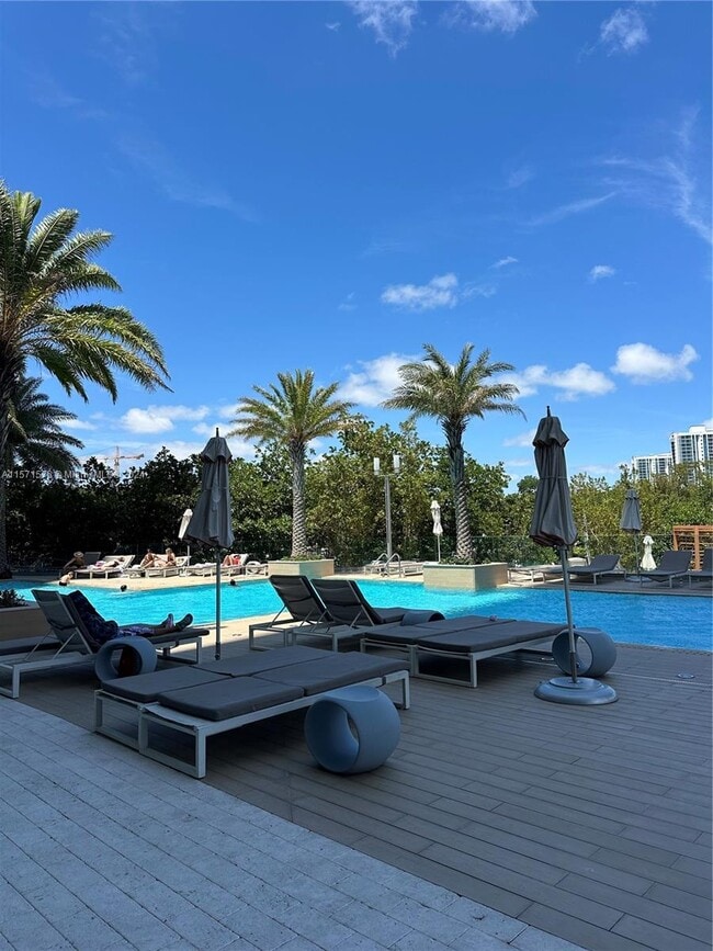Building Photo - 16385 Biscayne Blvd