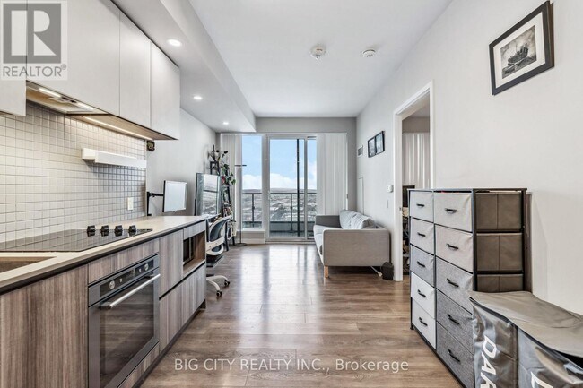 Photo du bâtiment - 898 Portage Pkwy