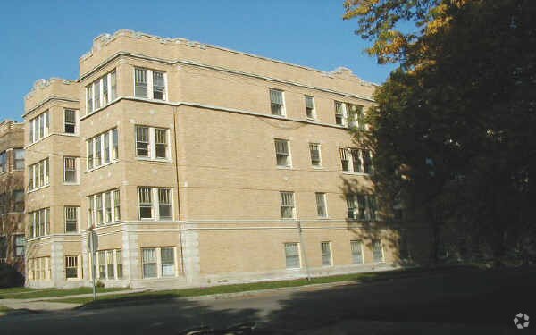 Primary Photo - 2700 W Argyle St