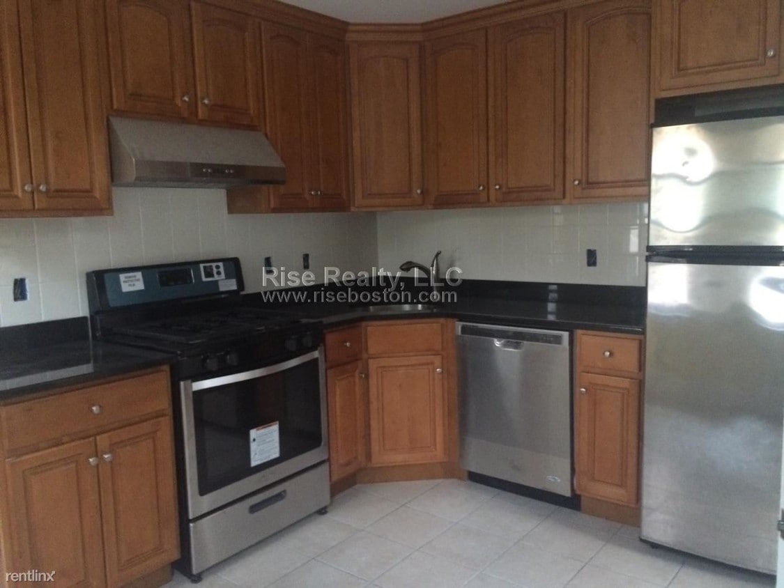 Building Photo - 3 br, 1.5 bath  - 125 Elliot St