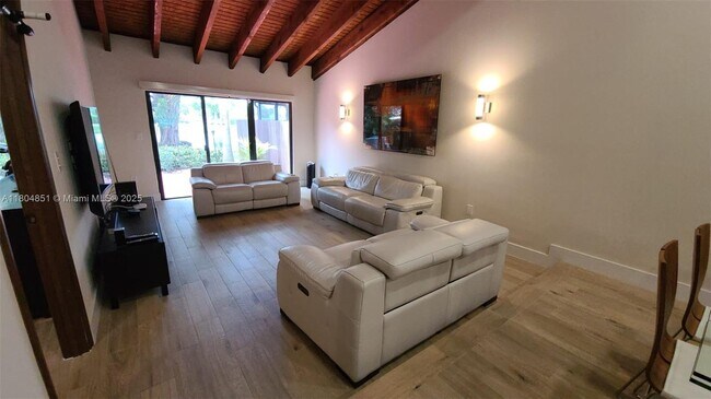 Foto del edificio - 1730 Acorn Ln