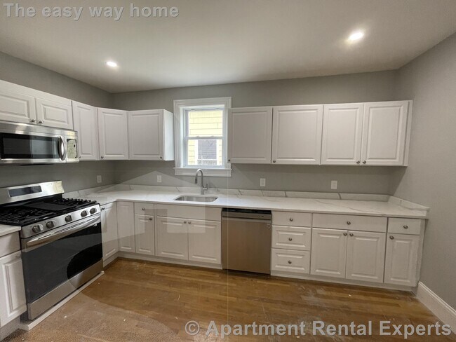 Building Photo - Somerville/Davis Square 4 Bedroom, 2 Baths