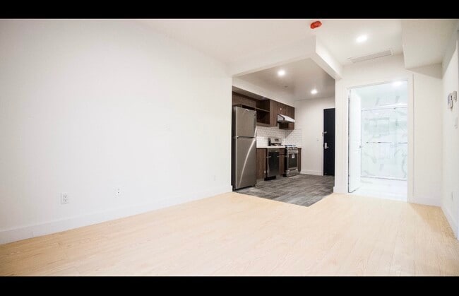 Building Photo - 703 Hart St