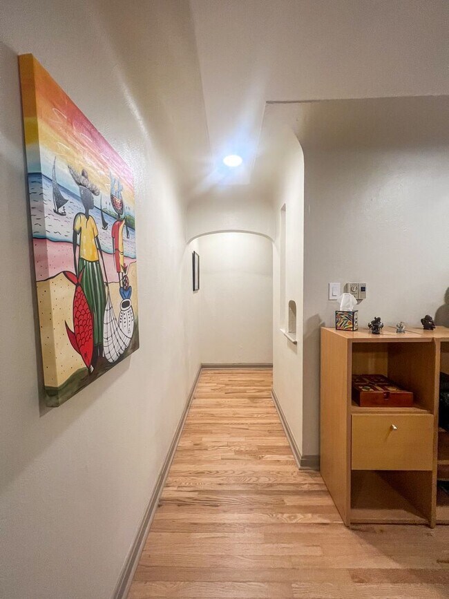 Building Photo - furnished full rental for 4 months in the ...