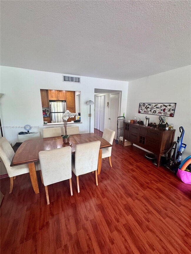 Building Photo - 3731 N Country Club Dr