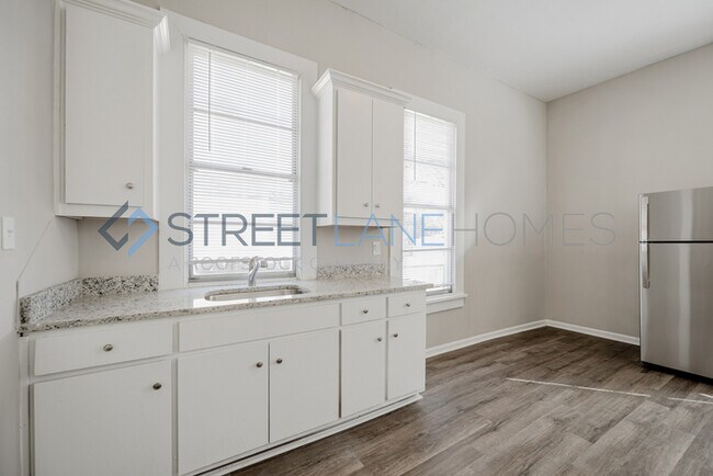 Building Photo - NOW OFFERING $250 OFF FIRST FULL MONTH IF ...