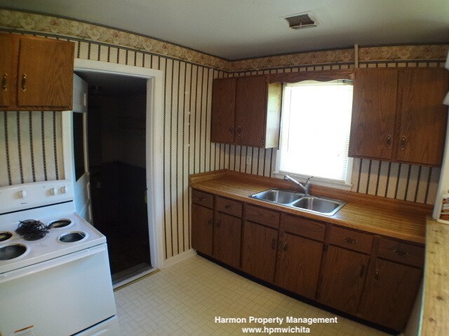 Foto del edificio - Large 2 Bed 1 Bath Home Near Meridian & Do...