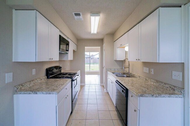 Building Photo - 4920 Meadowood Cir