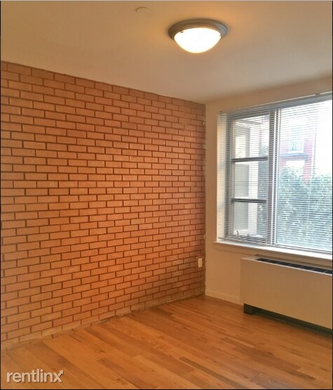 Building Photo - 226 E 3rd St