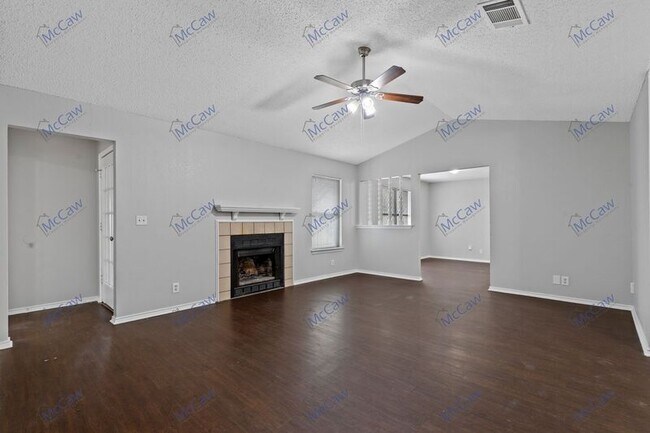 Foto del edificio - 8017 Camelot Rd