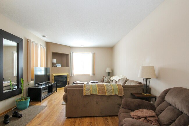 Foto del edificio - 1848 Mockingbird Ave