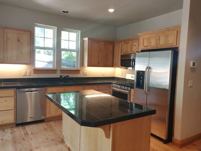 Foto del edificio - Charming 3x2.5 Modern Craftsman Home in NW...