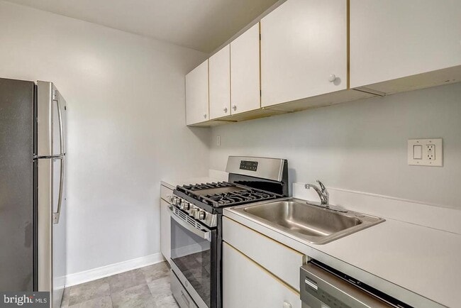 Foto del edificio - 4201 Cathedral Ave NW