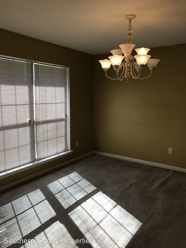 Foto del edificio - 121 Westchester Ln