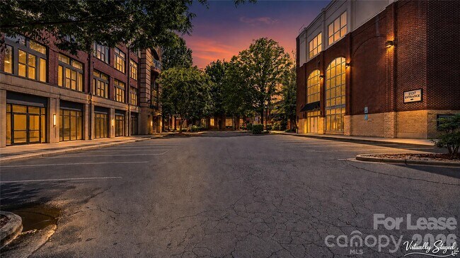 Foto del edificio - 2125 Southend Dr