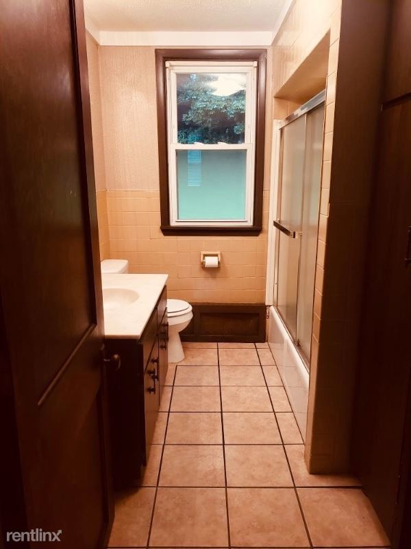 Foto del edificio - 3 br, 1 bath House - 278 Derby St