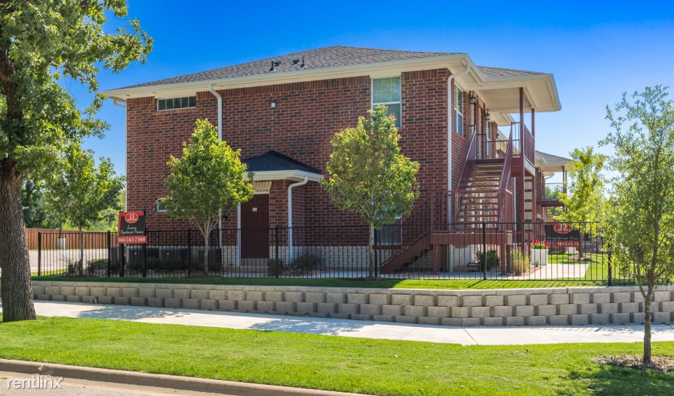 Primary Photo - 1328 Underwood St