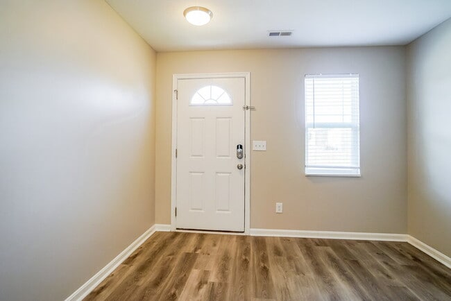 Building Photo - 7500 Willow Leaf Dr