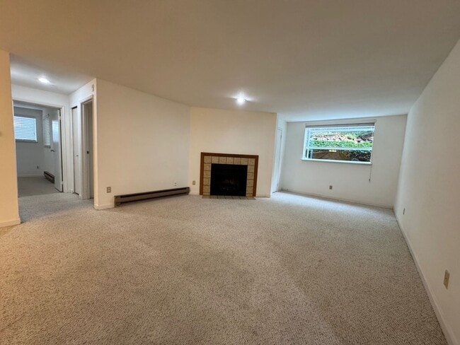 Photo - Cozy 2 Bed 1 Bath Condo, Wensley Court Fac...