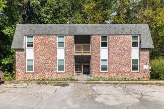 Building Photo - 2817 Colt Dr NE