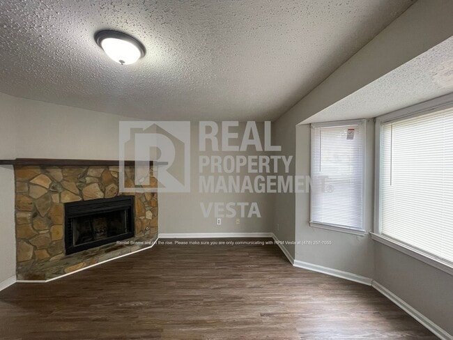 Building Photo - Two Bedroom North Macon Townhouse