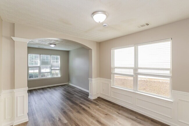 Foto del edificio - 9422 Lakeview Rd