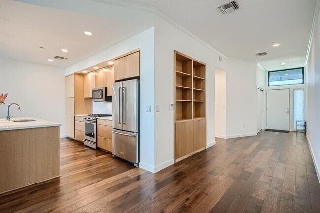 Foto del edificio - 1322 E 12th St