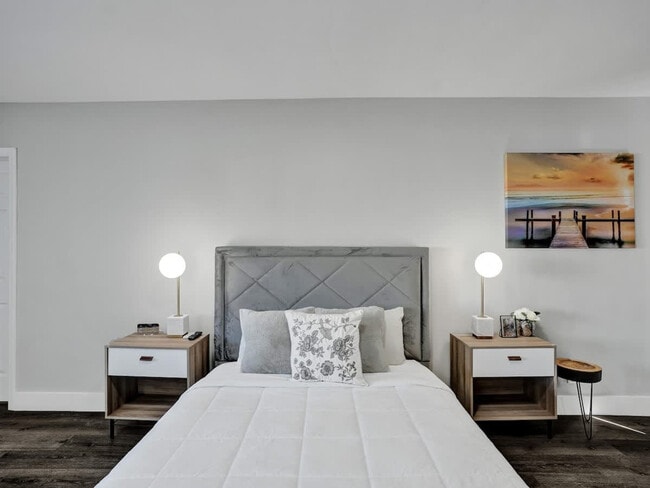 Building Photo - 3204 NE 9th St