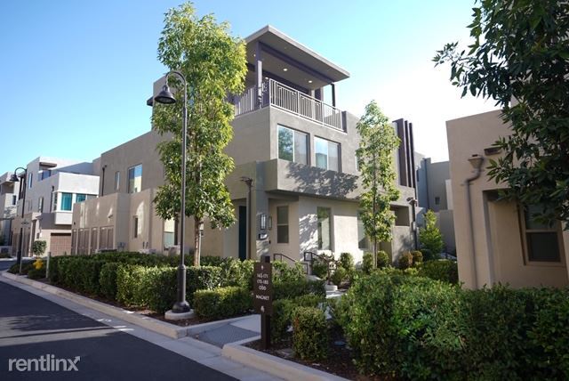 Building Photo - 3 br, 2.5 bath Townhome - 175 Magnet # 1
