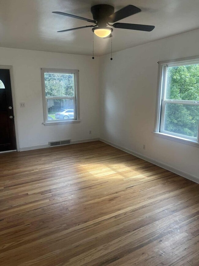 Building Photo - 760 S Lee Ave