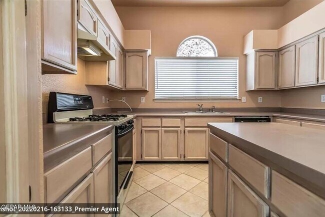 Building Photo - 1416 Plaza Fatima Ct