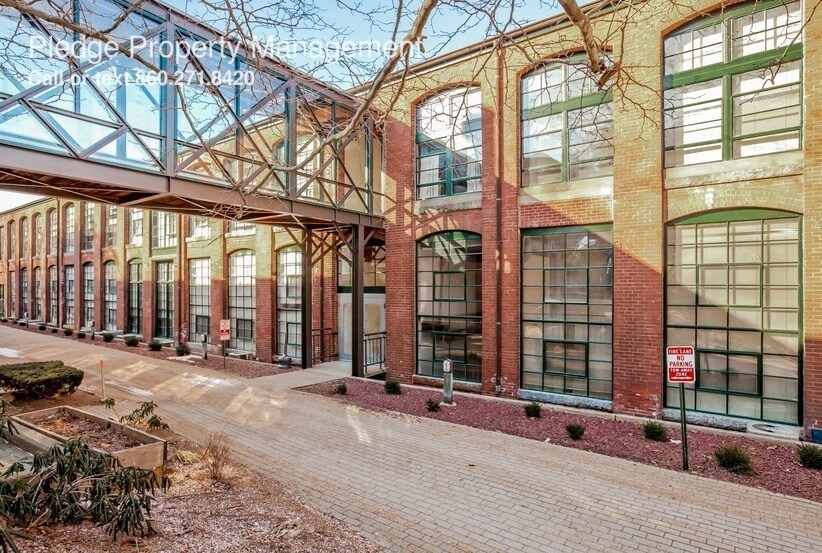 Primary Photo - 68 Thermos Ave