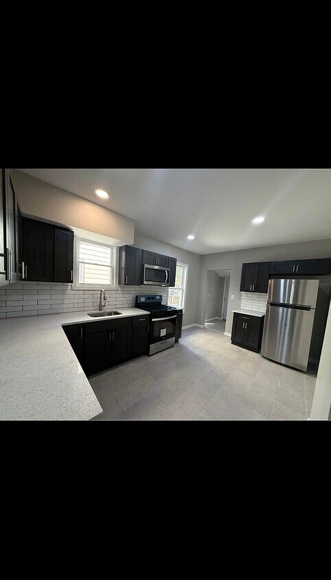 Primary Photo - 309 Hobart Ave