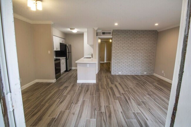 Foto del edificio - 2121 Fountain View Dr