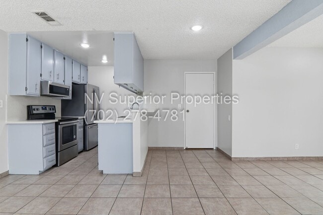 Building Photo - 2274 E Desert Inn Rd