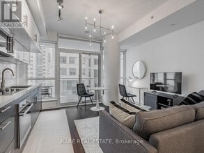 Building Photo - 8 Mercer St