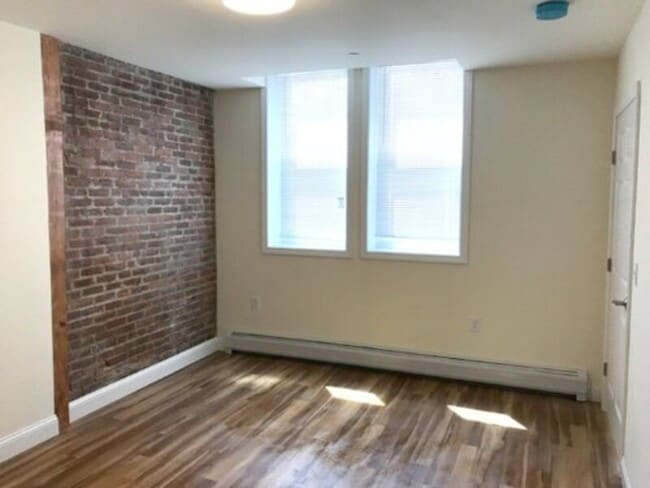 Building Photo - 323 Pearl St