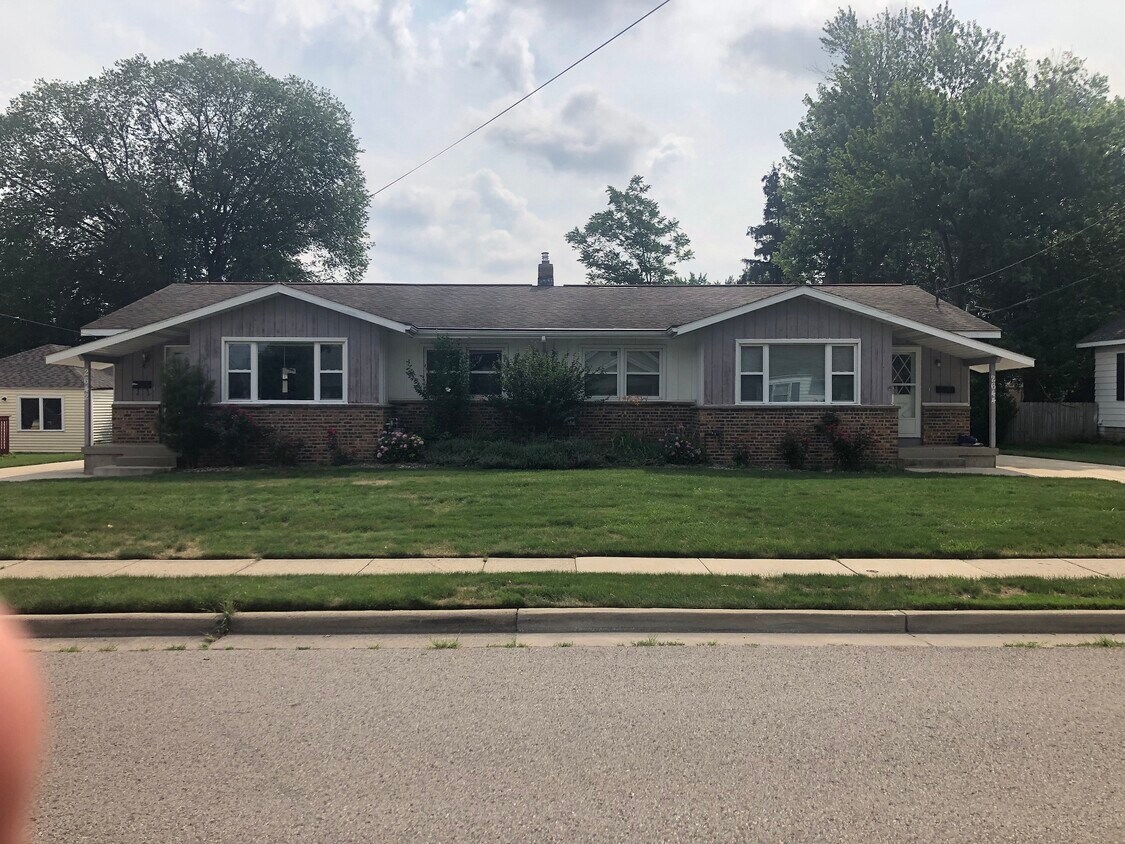 Primary Photo - 2642 Avon Ave SW