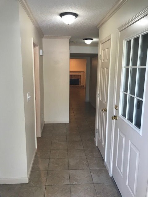 Building Photo - 418 Village Pl