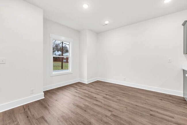 Foto del edificio - 3 Bedroom 2 1/2 Bath Condo For Rent Near Downtown!